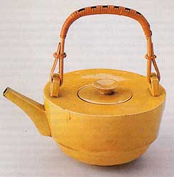 Theodor_Bogler_Teapot_1923